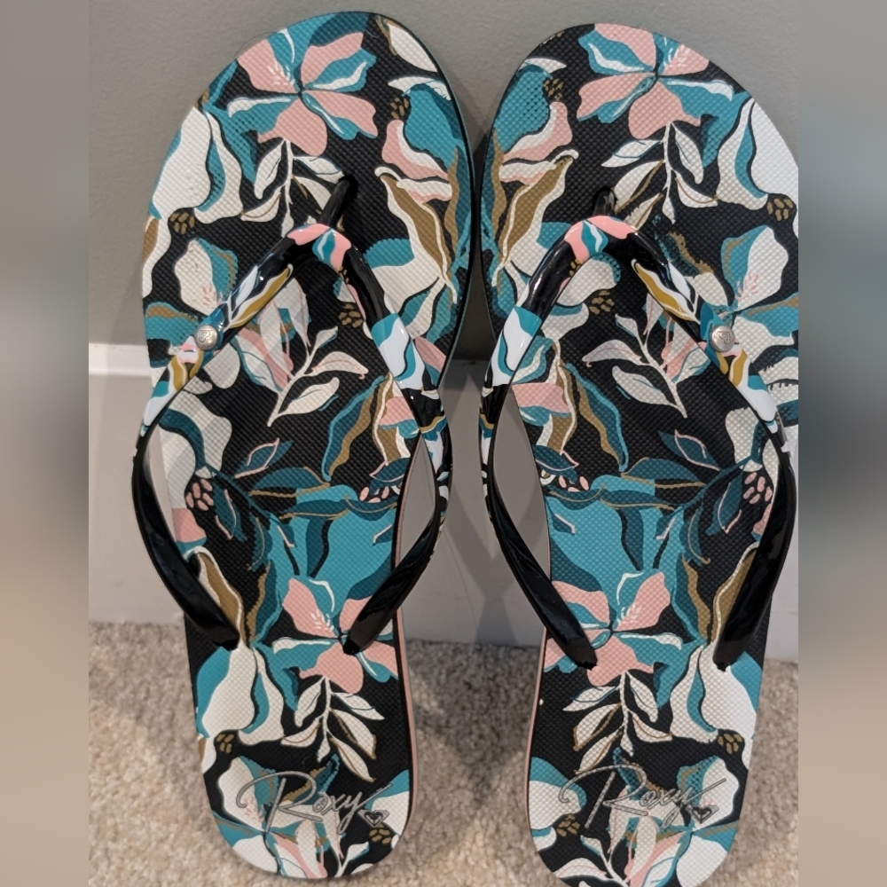 Roxy Women's Floral Flip Flops - Black and Pink